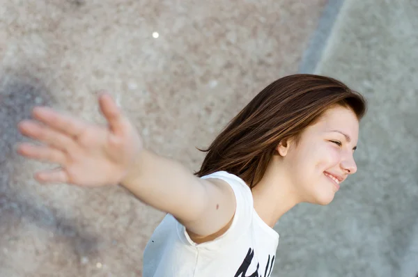 Giovane felice sorridente ragazza adolescente ritratto — Foto Stock