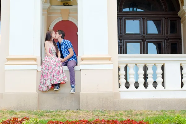 Young happy smiling couple kissing — Stock Photo, Image