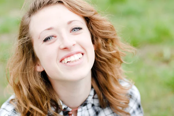 Smiling girl — Stock Photo, Image