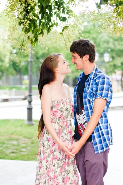 Young happy smiling couple holding hands — Stock Photo, Image