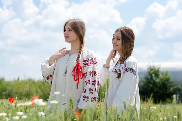 Women in traditional ukrainian dress — Stock Photo, Image