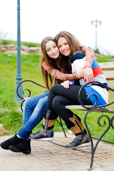 Friendly hug — Stock Photo, Image