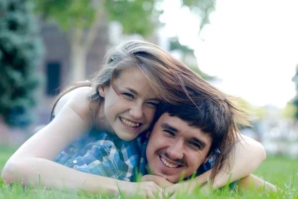 Happy young couple embracing in love — Stock Photo, Image