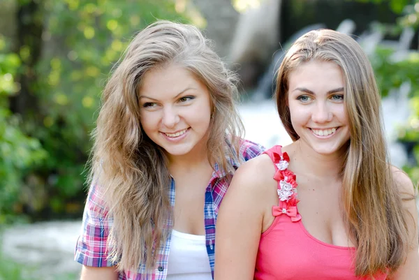 Portrait of attractive two best friend having fun — Stock Photo, Image