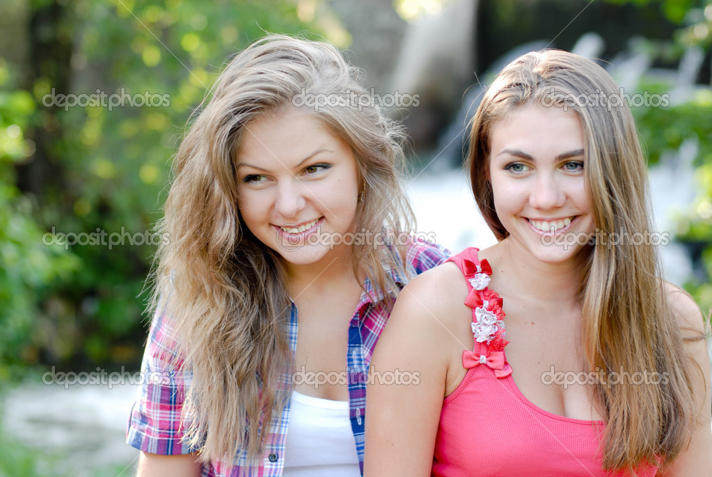 Portrait Of Attractive Two Best Friend Having Fun — Stock Photo