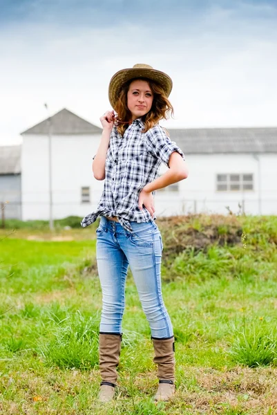 Jolie adolescente heureuse et souriante — Photo