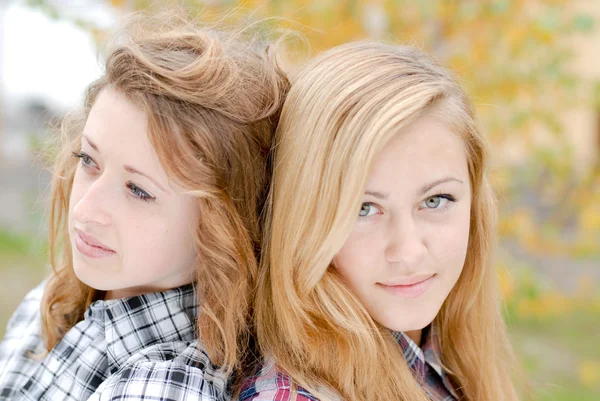 Two happy teen girls — Stock Photo, Image