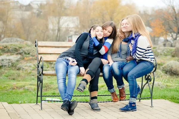 Teen girls have fun — Stock Photo, Image