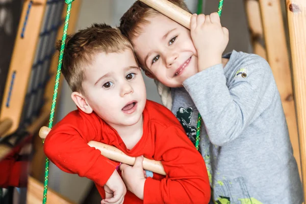 Glücklich lächelnde Kinder — Stockfoto