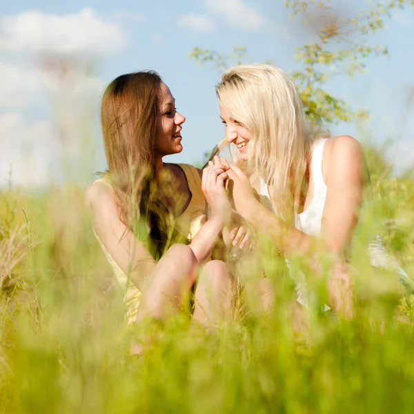 Deux adolescent fille amis rire — Photo