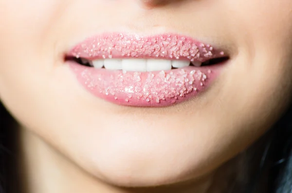 Mujer con labios en azúcar — Foto de Stock