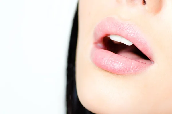 Los labios seductores verdaderamente hermosos de las mujeres — Foto de Stock