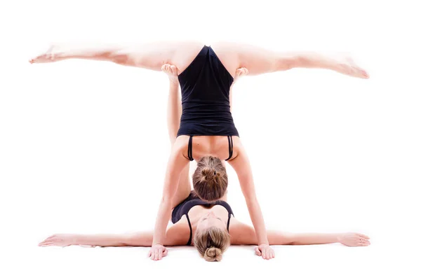 Vrouwen doen split in de lucht — Stockfoto