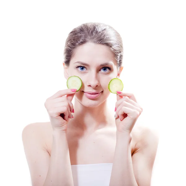 Girl  with slices of cucumber in the hands — Stock Photo, Image