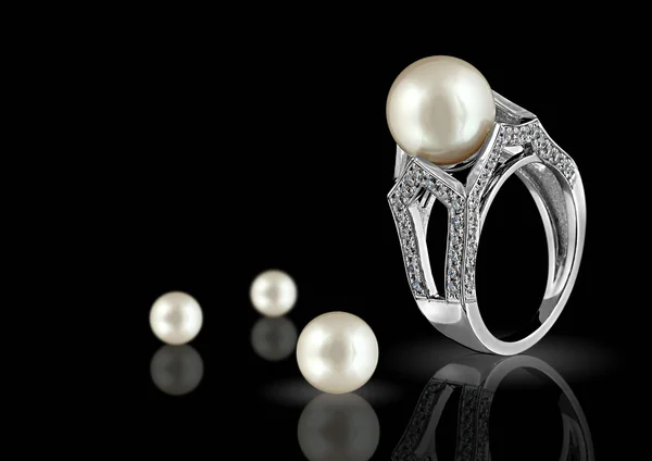 Anello con perla e diamante — Foto Stock