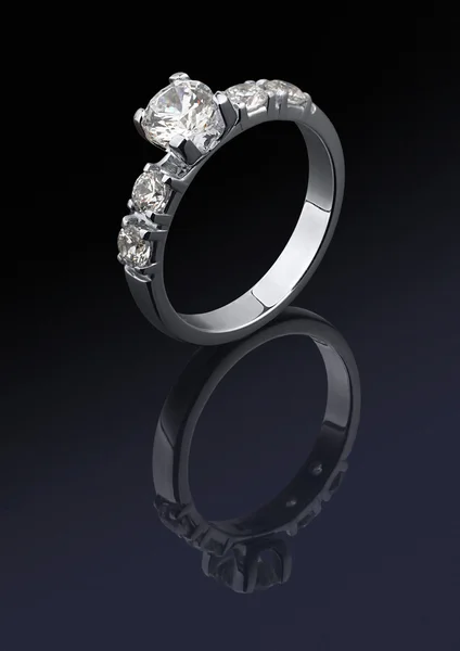 Anillo con diamantes — Foto de Stock