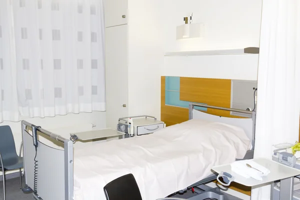 Empty bed in hospital — Stock Photo, Image