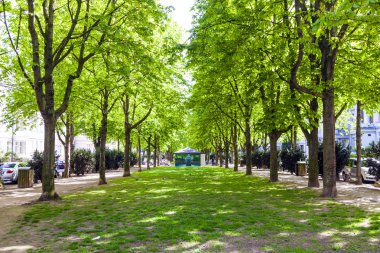 Çeşmeli Adolfsallee 'ye park et