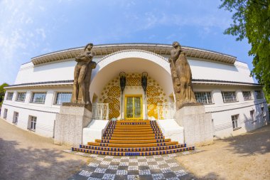 ünlü mathildenhoehe ernst ludwig evin girişine