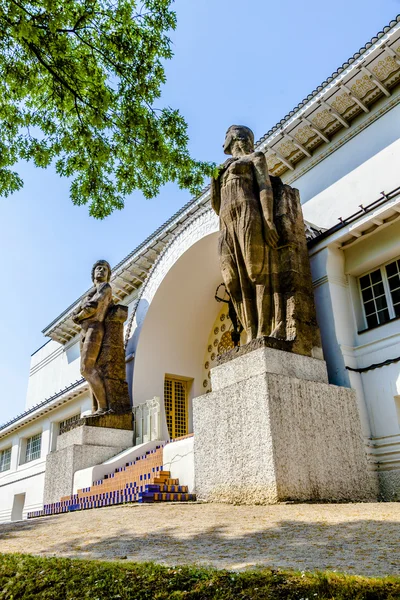 Famosa entrada a la Casa Ernst-Ludwig en la mathildenhoehe — Foto de Stock