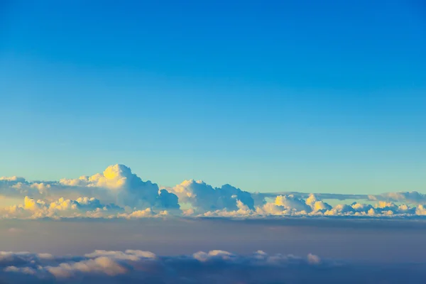 Witte cloudscape in de hemel — Stockfoto