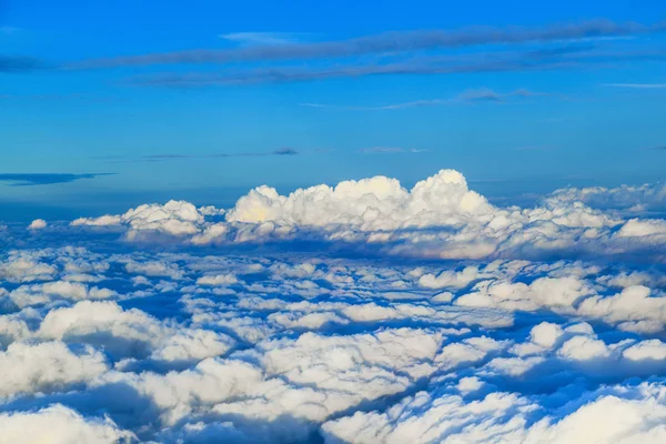 Vit molnlandskap i himlen — Stockfoto