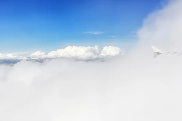 Witte cloudscape in de hemel — Stockfoto