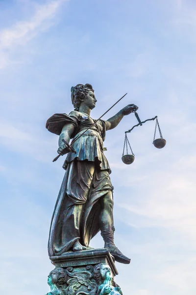 Lady justice in Frankfurt — Stock Photo, Image