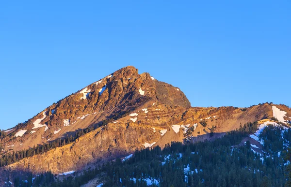 Nieve en el monte Lassen en el parque nacional —  Fotos de Stock