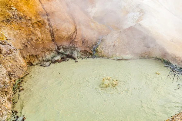 Hot mud pot in Lassen National Park — Stock Photo, Image