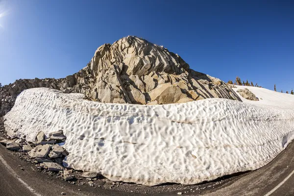 Neve no Monte Lassen no parque nacional — Fotografia de Stock