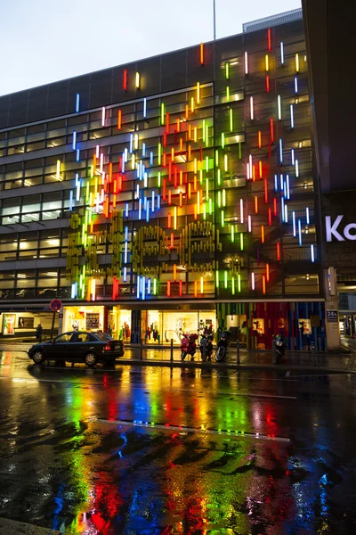 BERLIN - APRIL 4: The famous shopping street Kurfuerstendamm with KADEWE in neon lights on April 4, 2012 in Berlin, Germany. The Kurfurstendamm, is one of the most popular German shopping streets. — Stock Photo, Image