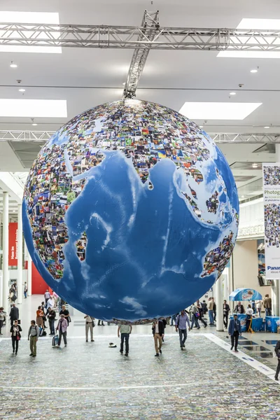 Photokina - World of Imaging, Globo come simbolo del ph mondiale — Foto Stock