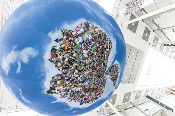 Photokina - Mundo de Imagem, Globo como um símbolo de ph mundial — Fotografia de Stock