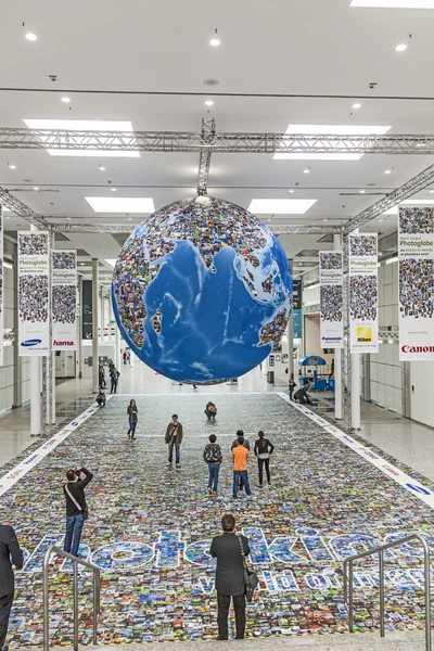 Photokina - képalkotás, Globe, mint egy szimbólum, a világszerte ph világa — Stock Fotó
