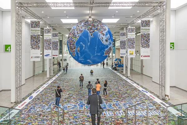 Photokina - Mundo de Imagem, Globo como um símbolo de ph mundial — Fotografia de Stock