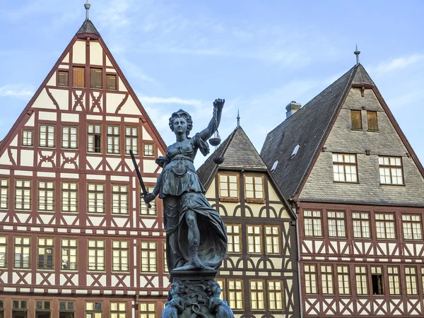 Senhora Justiça em Frankfurt no lugar Roemer — Fotografia de Stock
