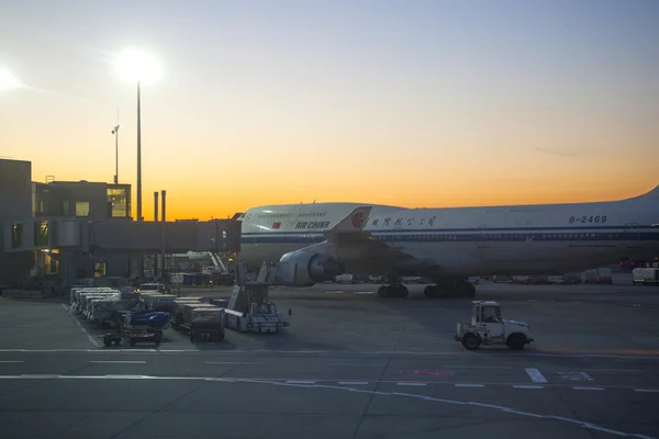 Volo Air China al gate per il volo mattutino a Francoforte — Foto Stock