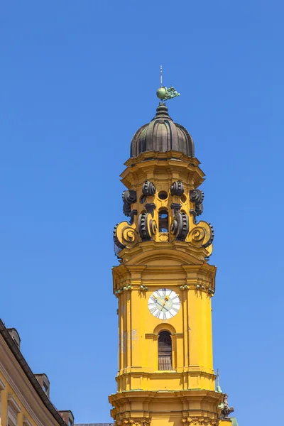 Famosa iglesia de teatro en Munich — Foto de Stock