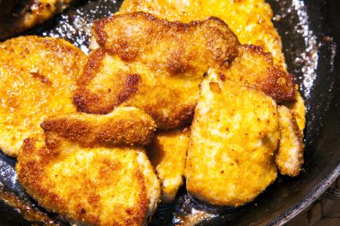 biftek tavada hazırlanan kabuk ile