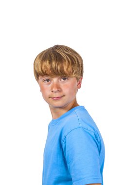 Mutlu gülümseyen çocuğun portresi