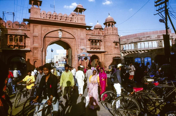 De poort doorgeven aan het junagarh-fort — Stockfoto