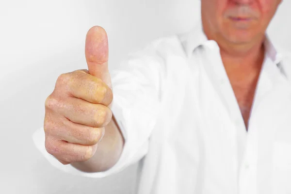 Hand gesturing the all right symbol — Stock Photo, Image