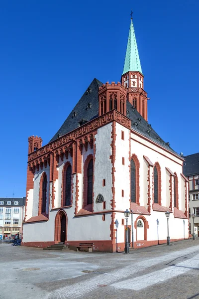 Slavný nikolai církev ve Frankfurtu na místě střední roemer — Stock fotografie
