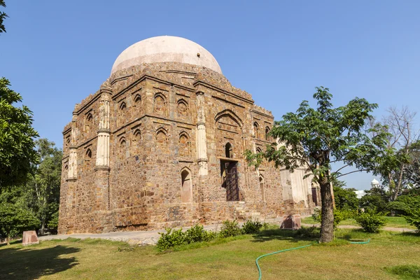 Dadi potis grab in lodi garten in delhi — Stockfoto