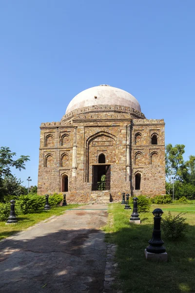 Dadi potis grab in lodi garten in delhi — Stockfoto