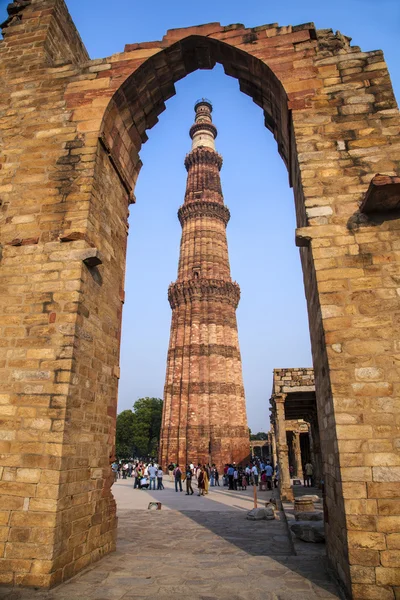 Qutub Minar Tower o Qutb Minar, el minarete de ladrillo más alto en th —  Fotos de Stock