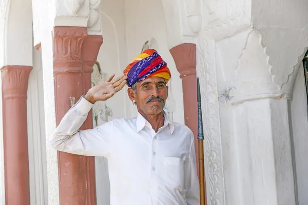 Indian welcome from an doorman dressed in typical indian clothe — Stock Photo, Image