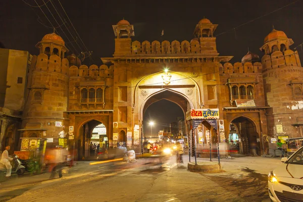 Puerta en la antigua ciudad de Bikaner estado rajasthan en la India — Foto de Stock