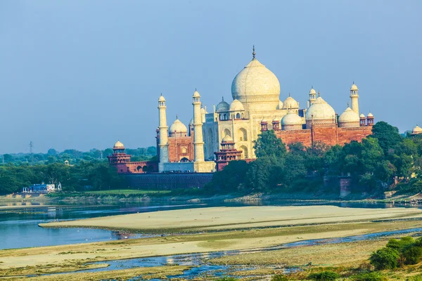 Perspective view on Taj-Mahal mausoleum — Stok fotoğraf